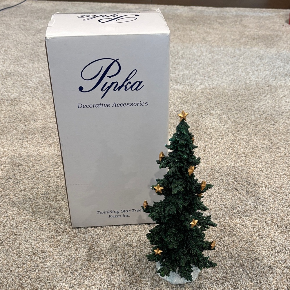 Pipka Twinkling Star Tree - Green and Gold
Design # 10017